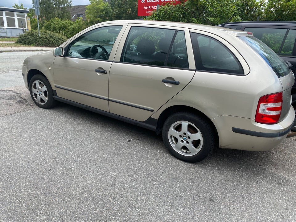 Skoda Fabia 1,4 16V 75 Ambiente Combi 5d