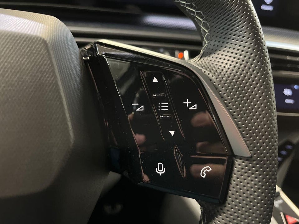 Peugeot e-3008 77 GT 5d