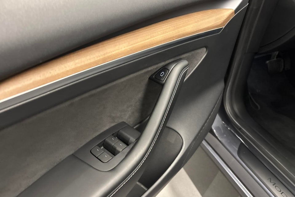 Tesla Model 3 Long Range AWD 4d