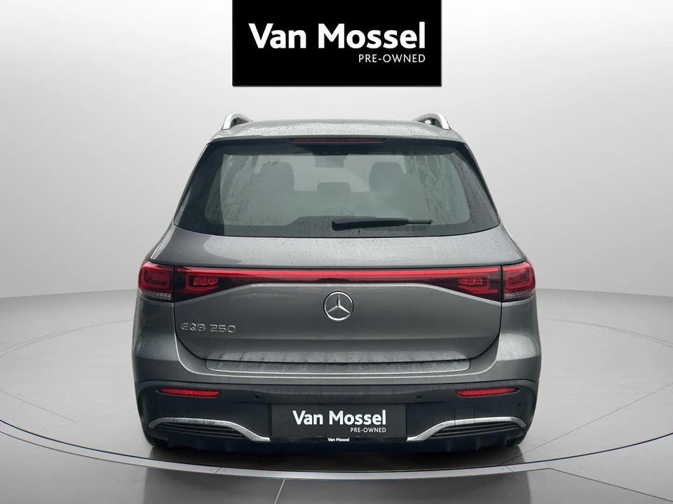 Mercedes EQB250 AMG Line 5d