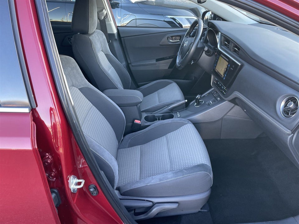 Toyota Auris 1,8 Hybrid H2 Selected Touring Sports CVT 5d