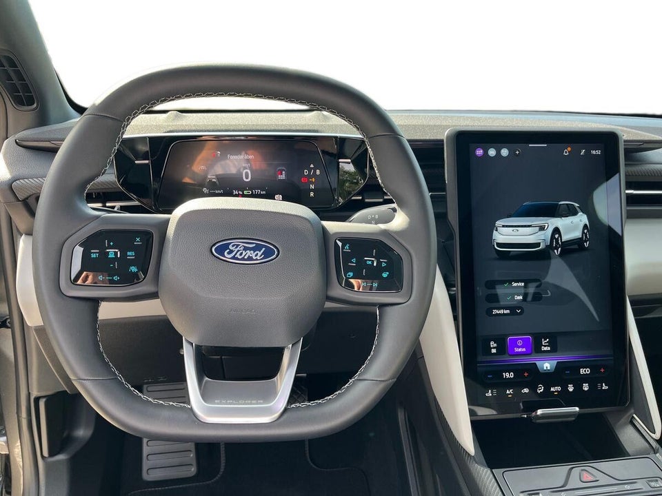 Ford Explorer 77 Premium Extended Range 5d