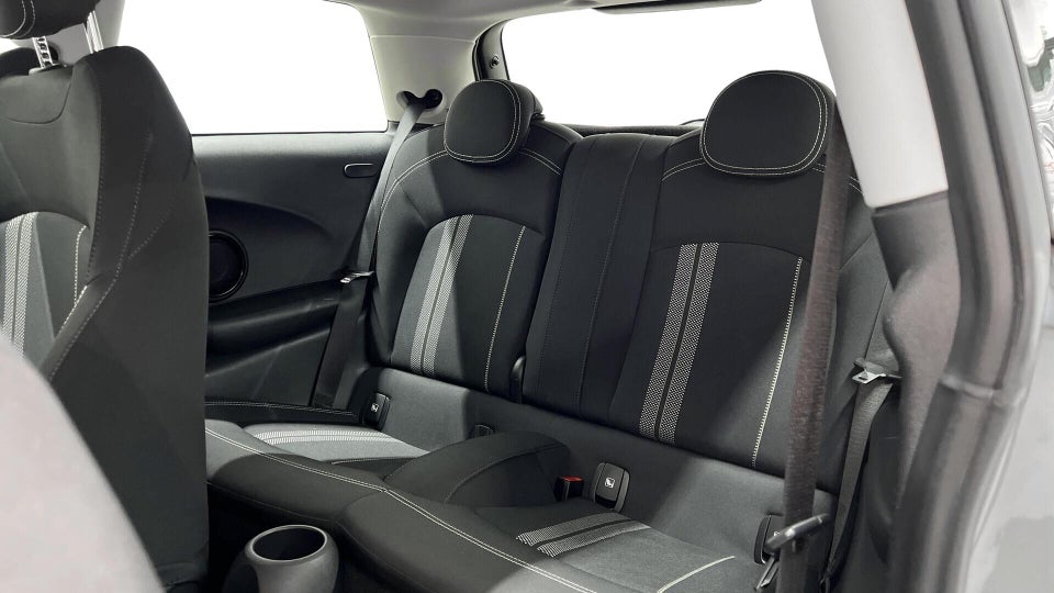 MINI Cooper SE Essential 3d