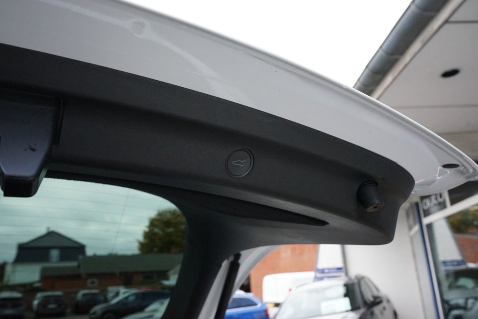 Tesla Model Y Long Range AWD 5d