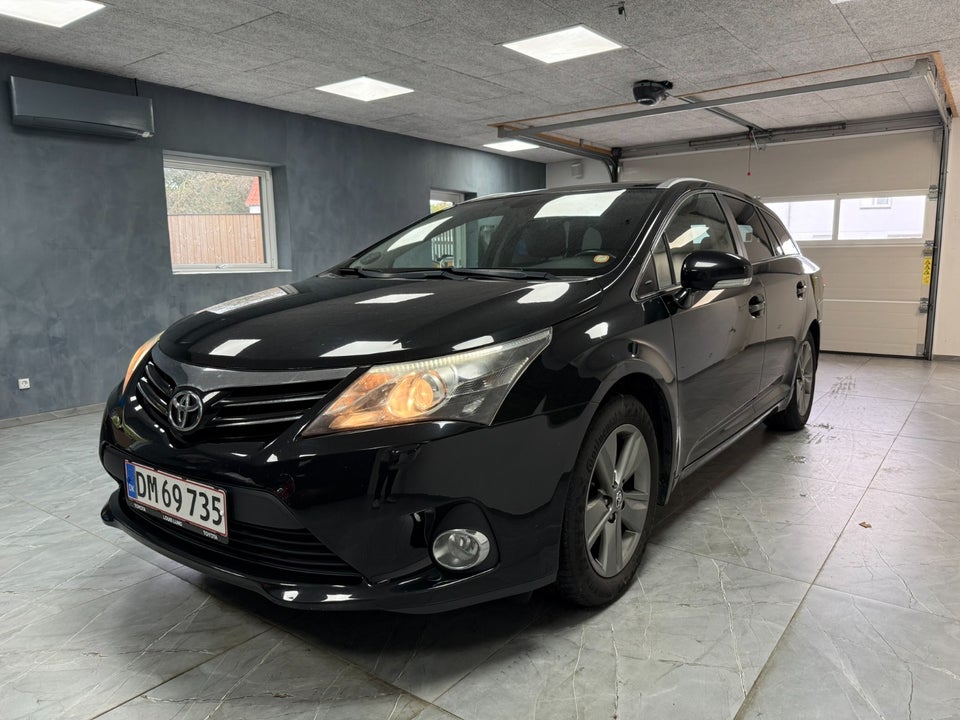 Toyota Avensis 1,8 VVT-i T2 Premium Touring Sports 5d