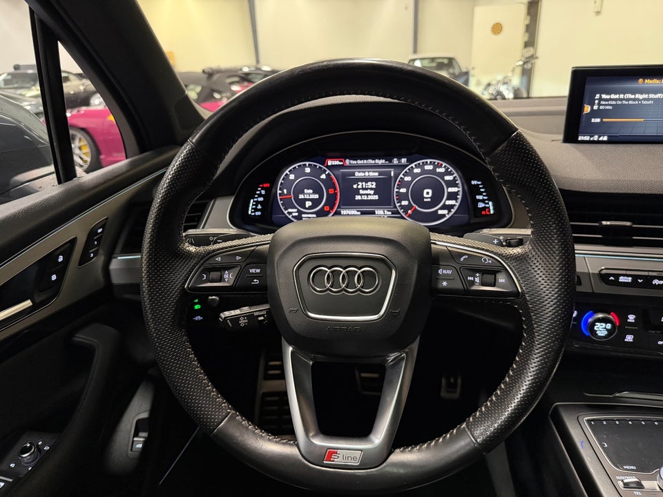 Audi Q7 3,0 TDi 272 S-line quattro Tiptr. 7prs 5d