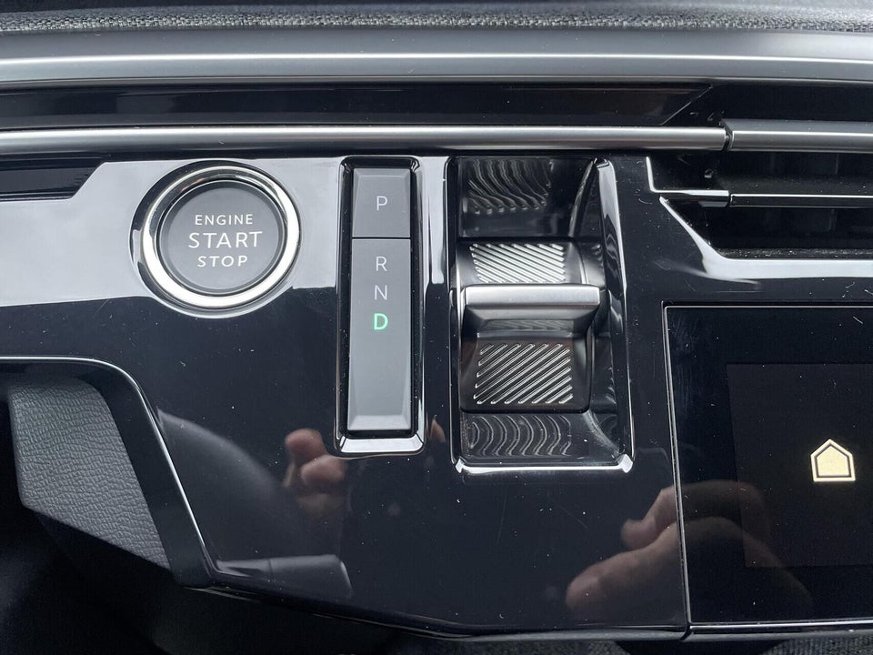 Peugeot e-3008 77 GT 5d