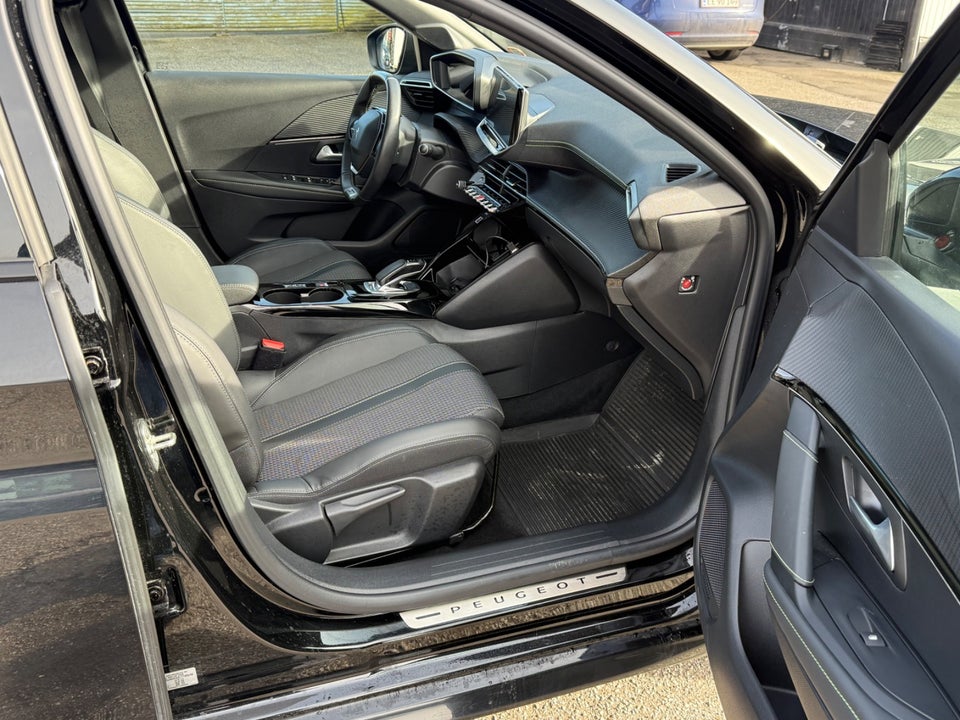 Peugeot e-208 50 GT 5d