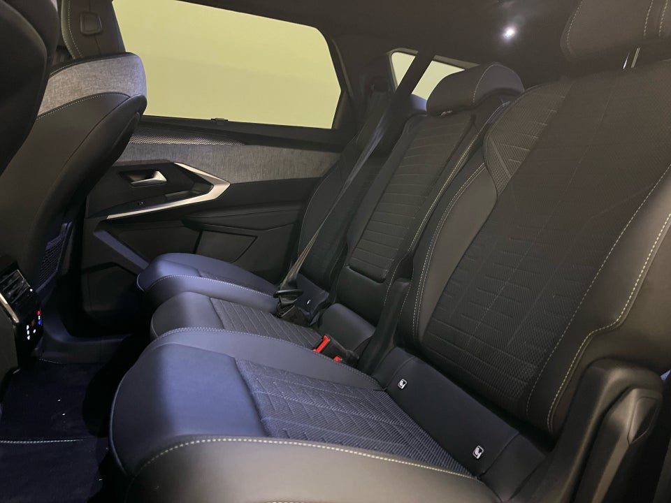 Peugeot e-5008 77 GT Pack 7prs 5d