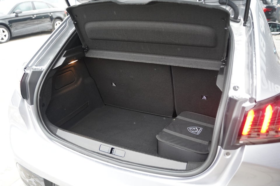 Peugeot e-208 50 GT 5d