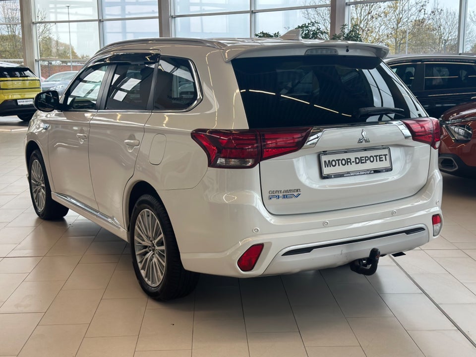 Mitsubishi Outlander 2,4 PHEV Intense CVT 4WD 5d