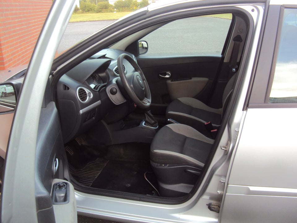 Renault Clio III 1,2 16V Expression Sport Tourer 5d