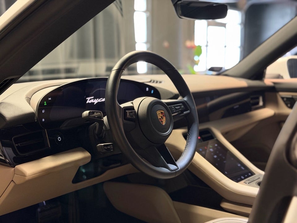 Porsche Taycan 4d
