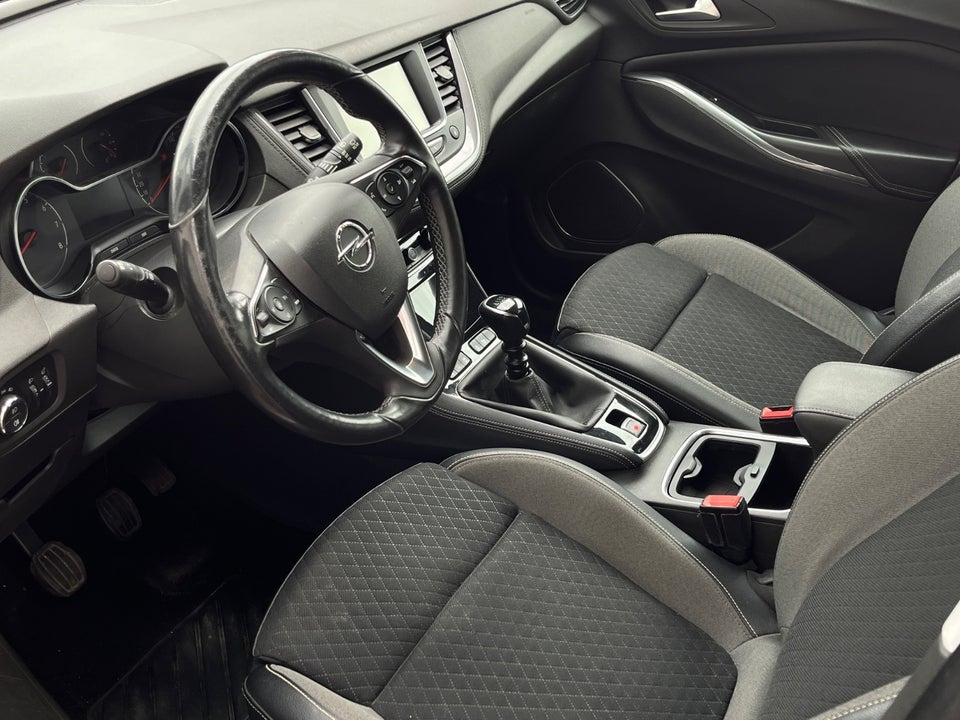 Opel Grandland X 1,2 T 130 Enjoy 5d