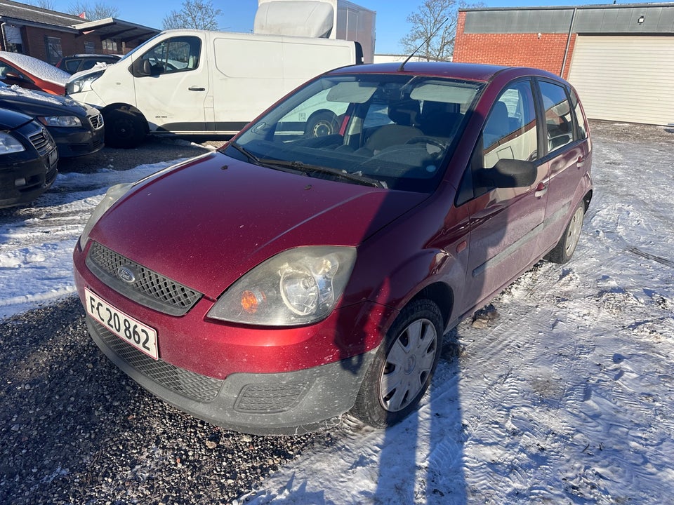 Ford Fiesta 1,3 Ambiente 5d