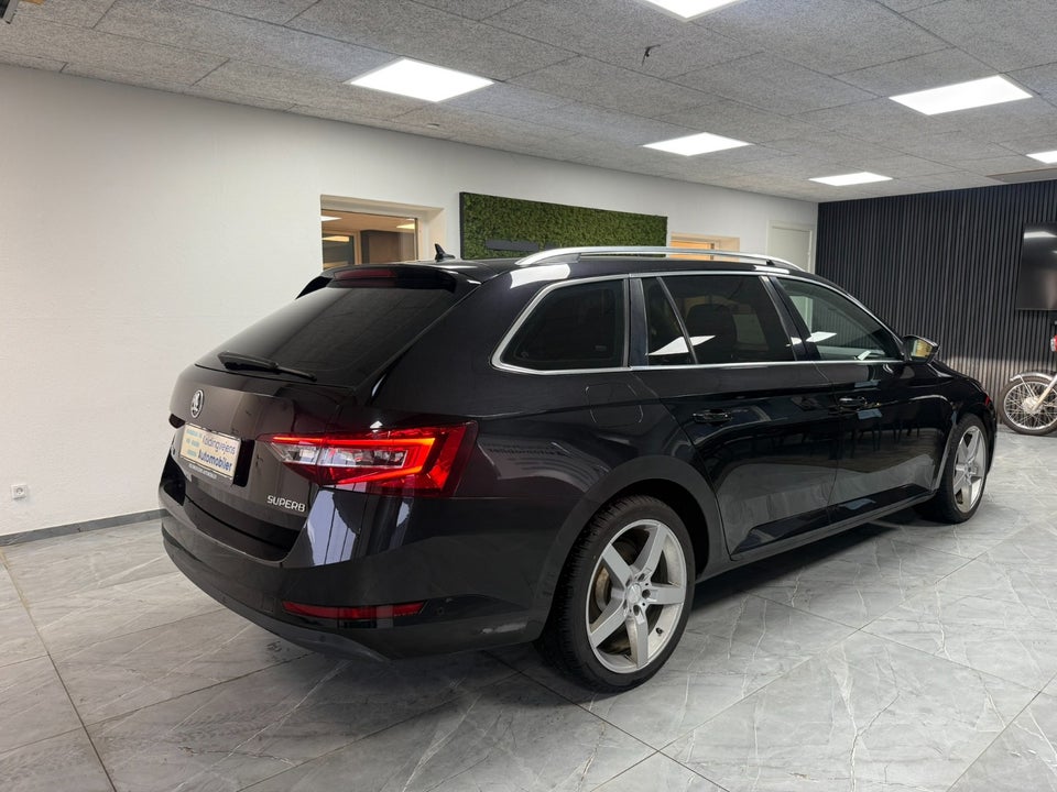 Skoda Superb 2,0 TDi 150 Style Combi DSG 5d