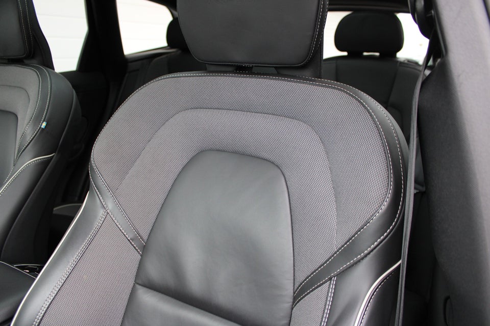 Volvo XC60 2,0 B4 197 R-Design aut. AWD 5d