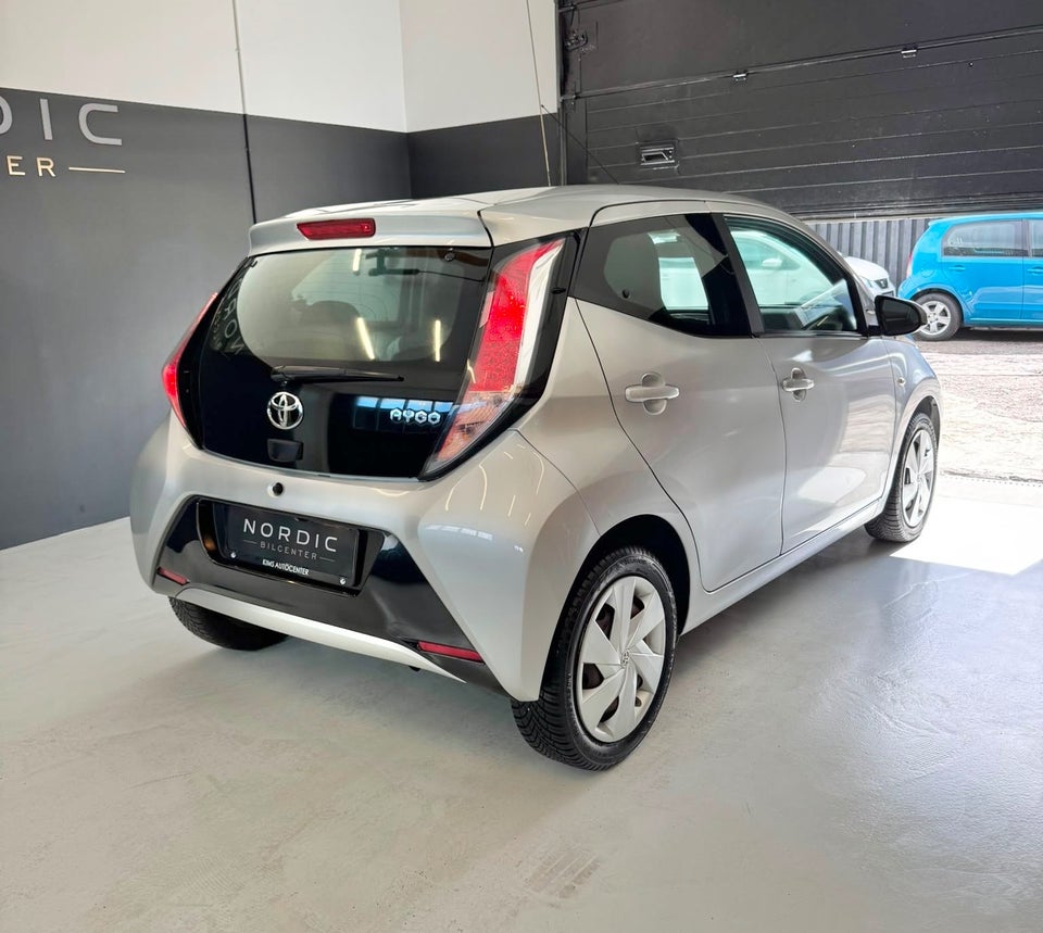 Toyota Aygo 1,0 VVT-i x-play x-touch 5d