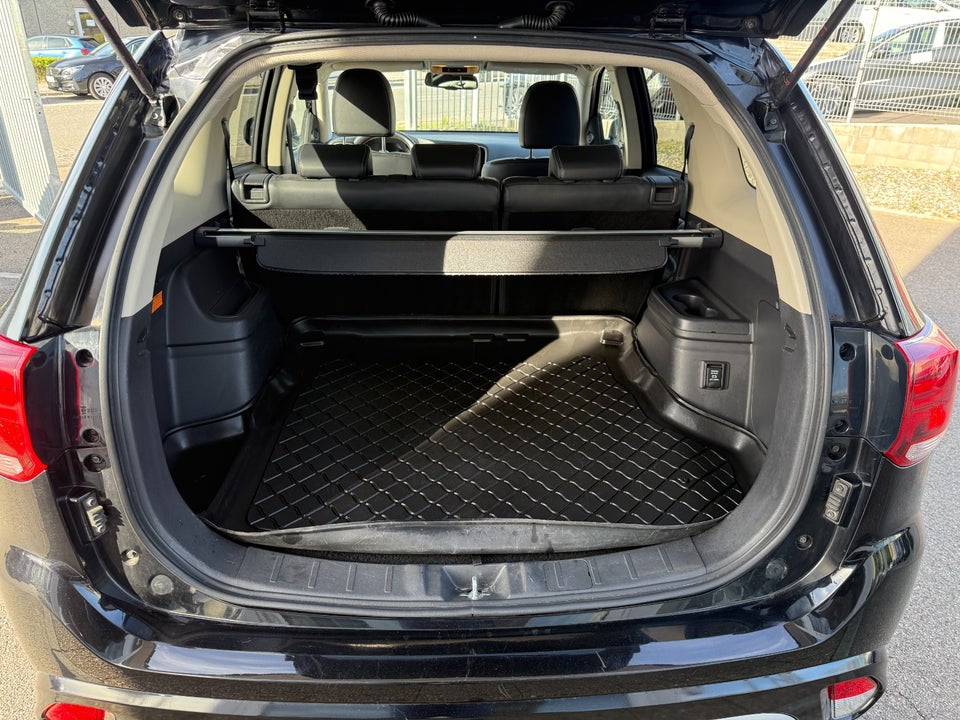 Mitsubishi Outlander 2,4 PHEV Intense CVT 4WD 5d