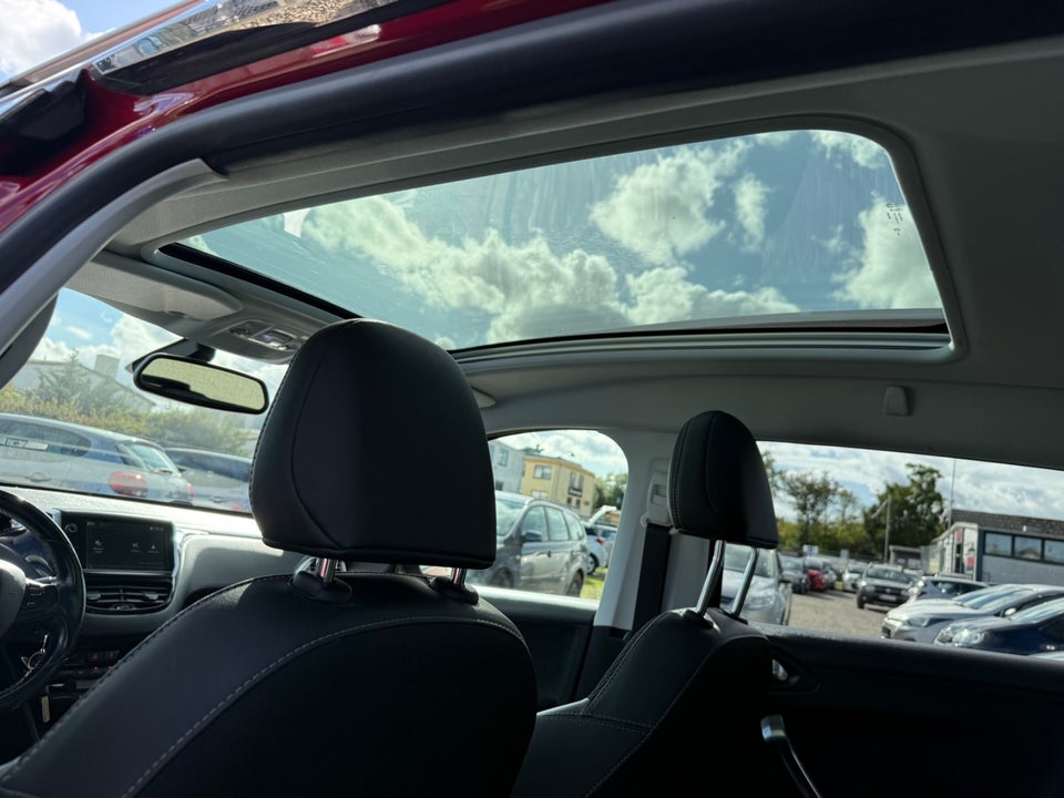 Peugeot 2008 1,2 e-THP 110 Allure Sky EAT6 5d