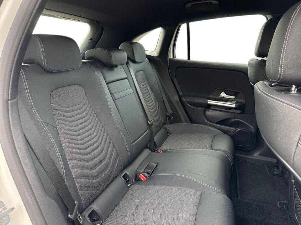 Mercedes EQA300 Progressive 4Matic 5d