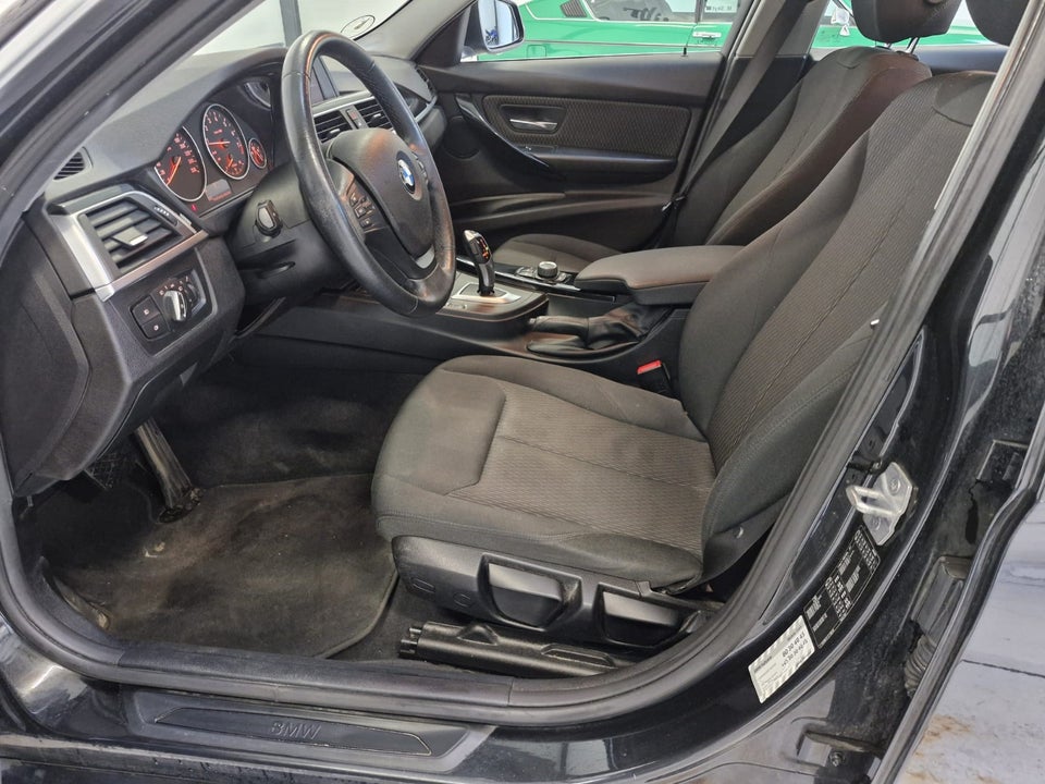 BMW 320i 2,0 Advantage aut. 4d