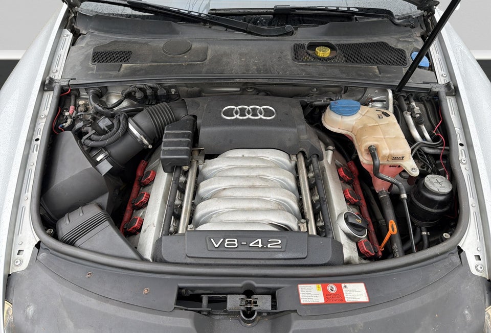 Audi A6 4,2 V8 Avant quattro Tiptr. 5d