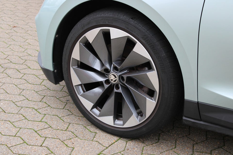 Skoda Enyaq 80 iV Suite 5d