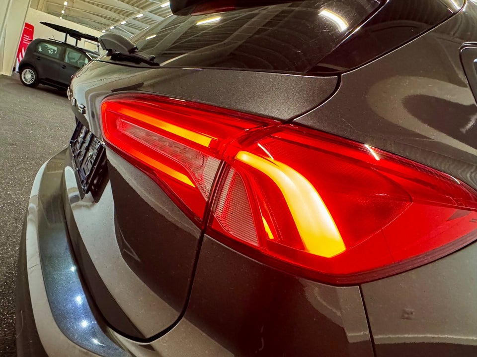 Ford Focus 1,0 EcoBoost Titanium stc. 5d