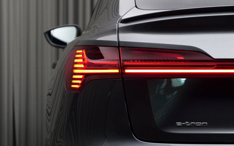Audi e-tron 55 S-line Sportback quattro 5d