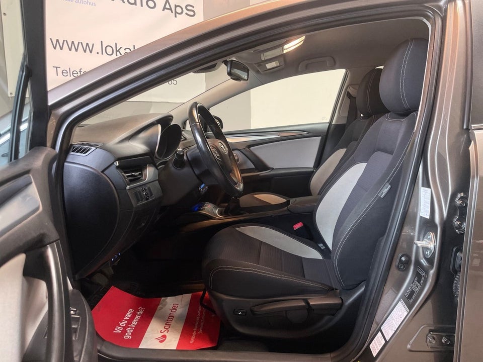 Toyota Avensis 1,8 VVT-i T2 Premium Touring Sports 5d