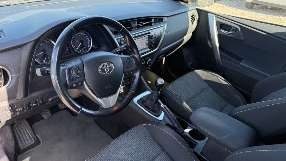 Toyota Auris 1,6 T2 Premium Comfort 5d