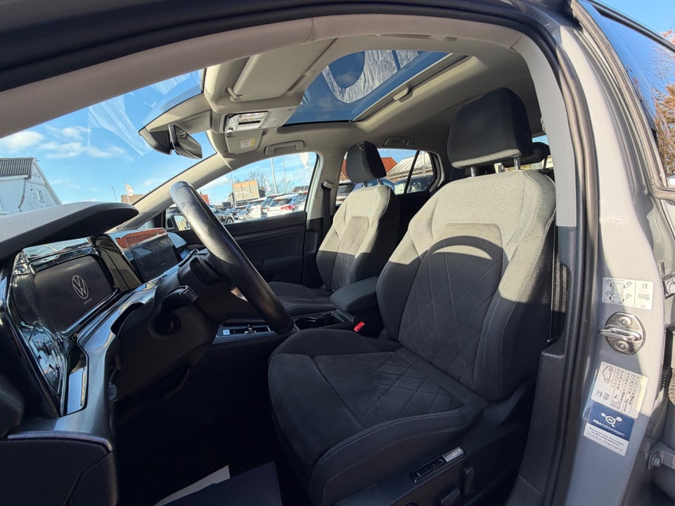 VW Golf VIII 1,4 eHybrid DSG 5d