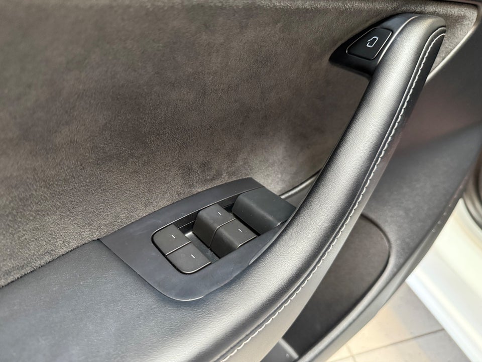 Tesla Model 3 RWD 4d