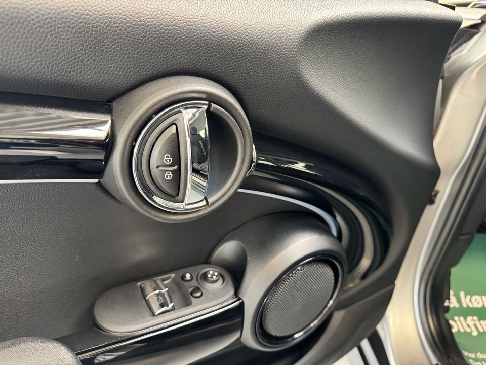 MINI Cooper SE Essential 3d
