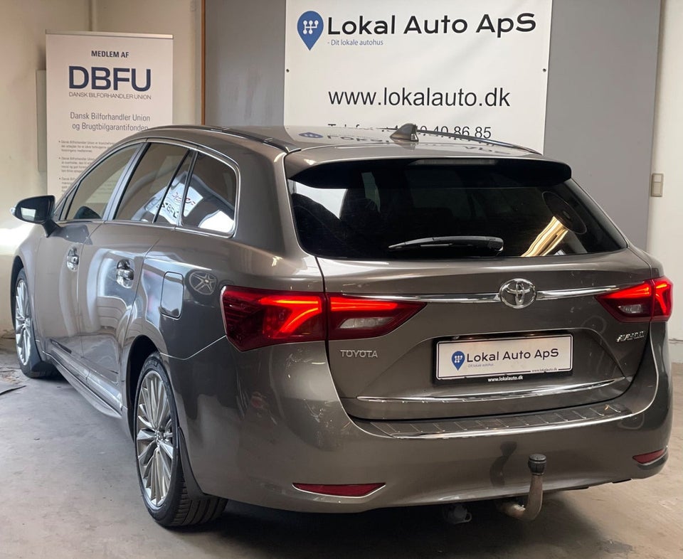 Toyota Avensis 1,8 VVT-i T2 Premium Touring Sports 5d