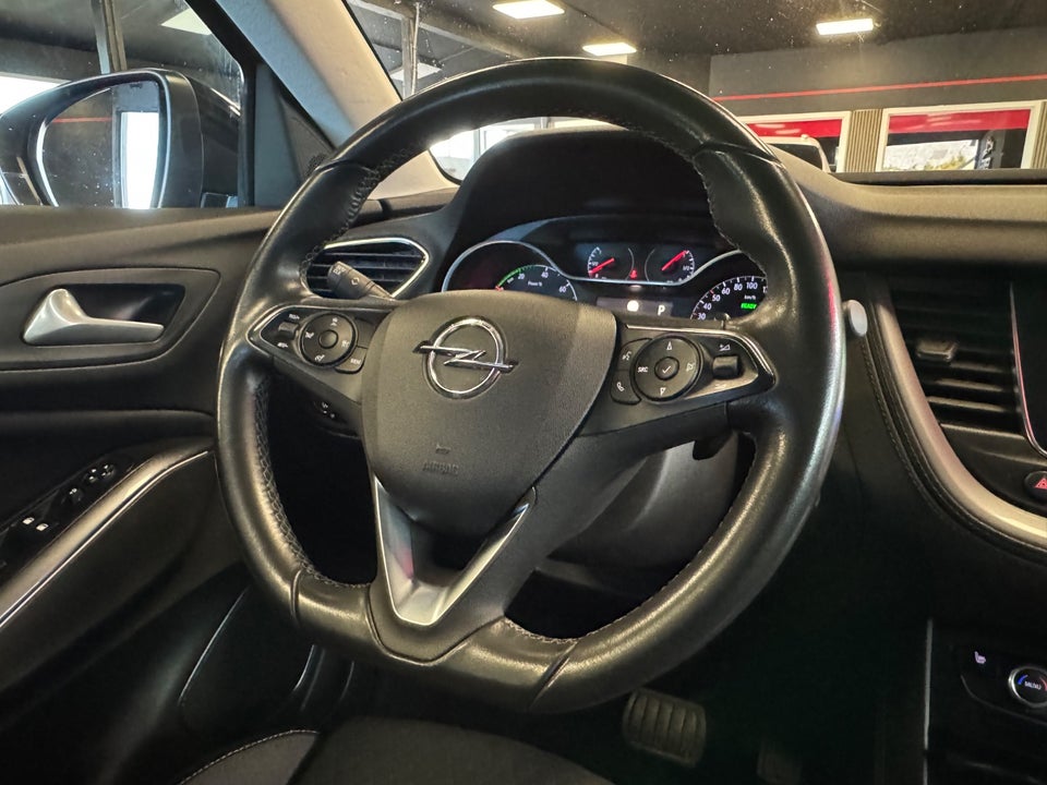 Opel Grandland X 1,6 Hybrid4 Ultimate aut. 5d