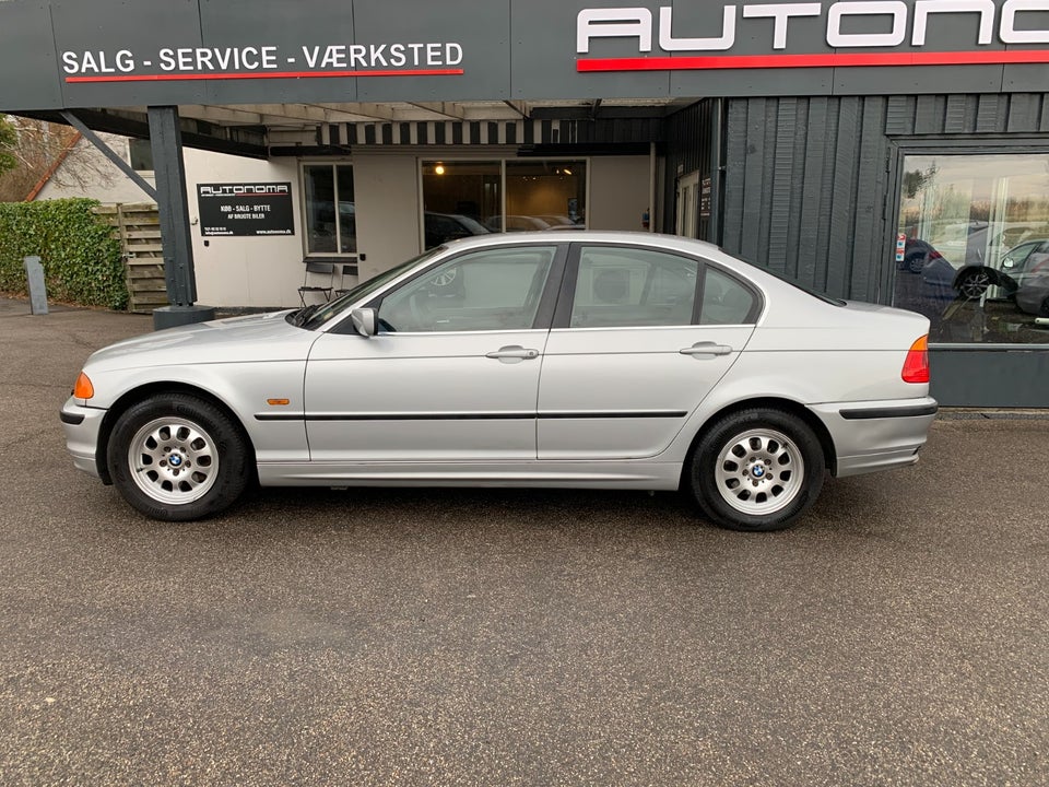 BMW 320i 2,2 aut. 4d
