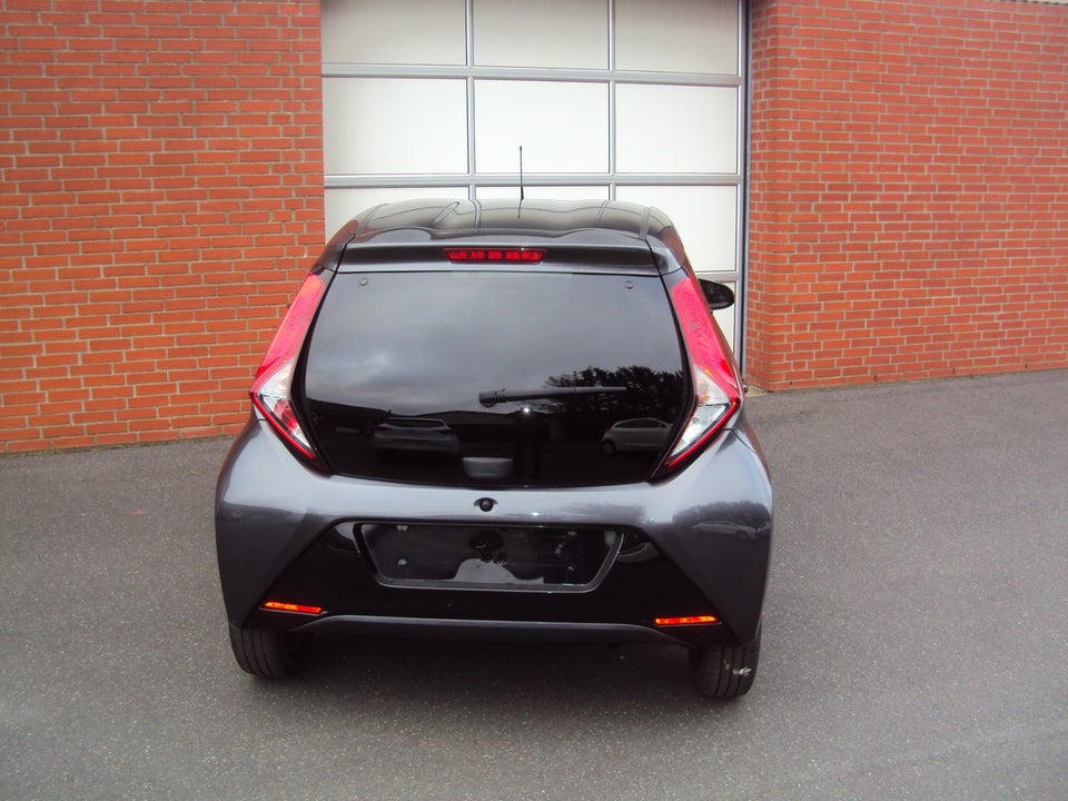 Toyota Aygo 1,0 VVT-i x-press 5d