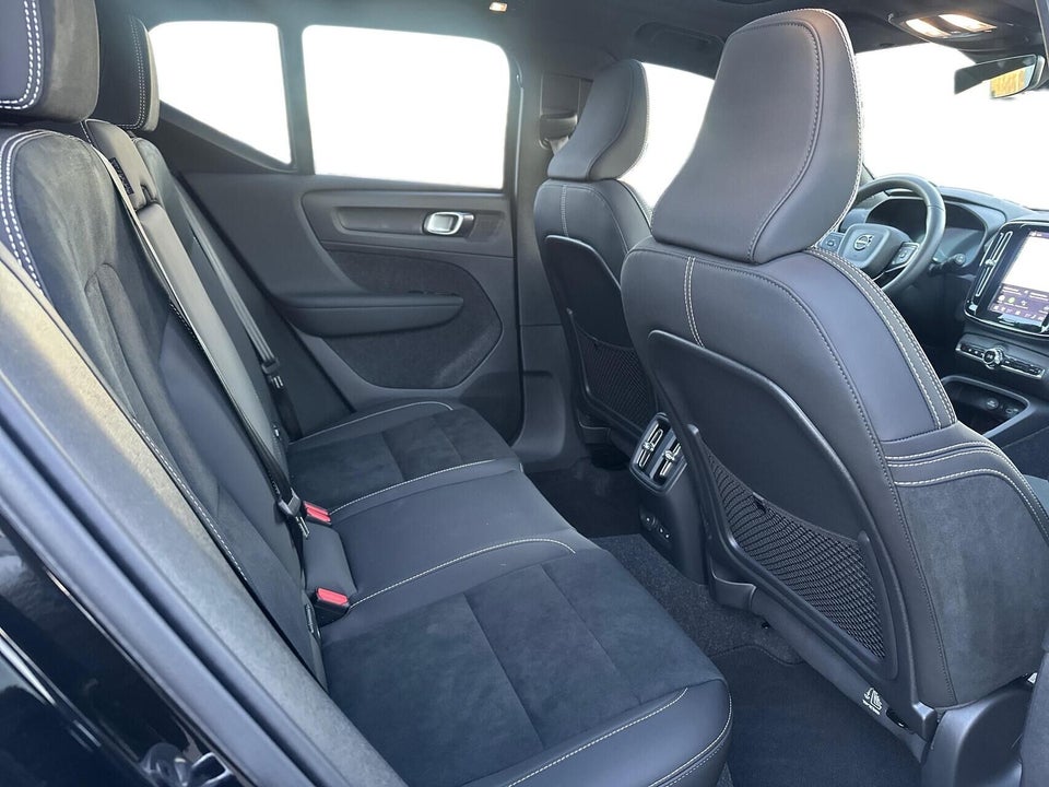 Volvo EX40 Extended Range Black Edition Excess 5d