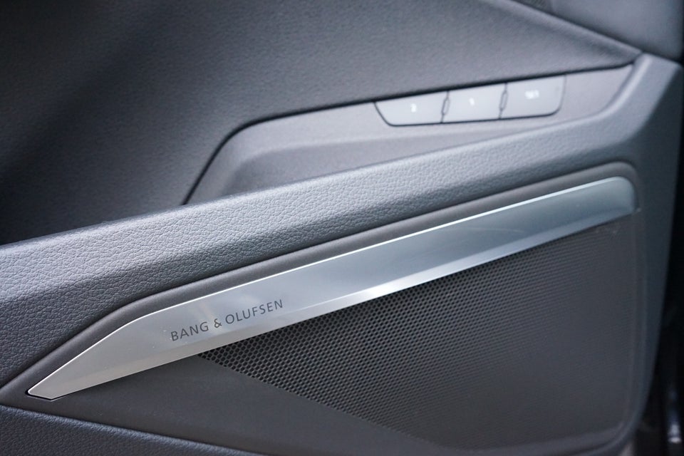 Audi Q8 e-tron 55 Advanced quattro 5d