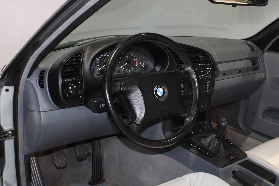 BMW 328i 2,8 Cabriolet 2d