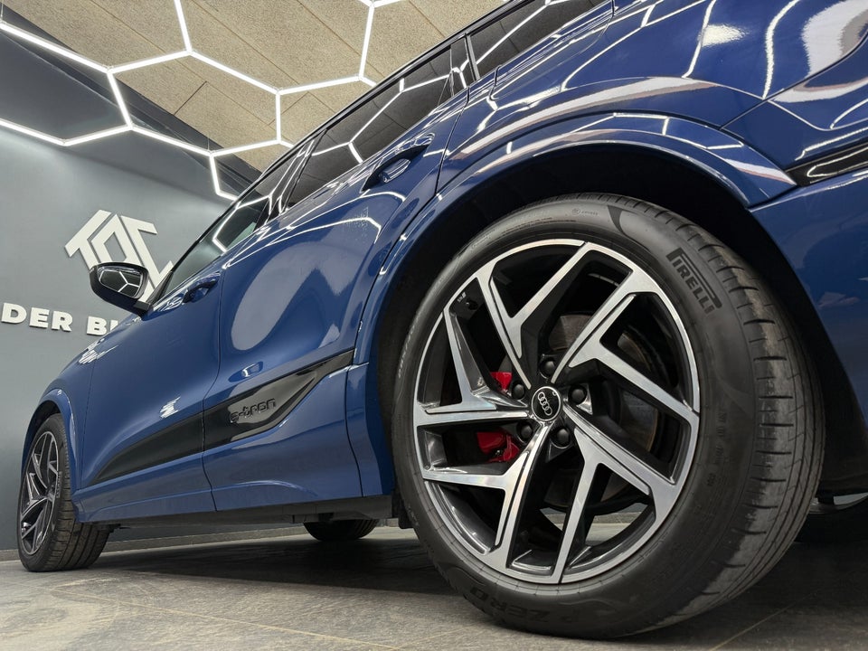 Audi SQ6 e-tron quattro 5d