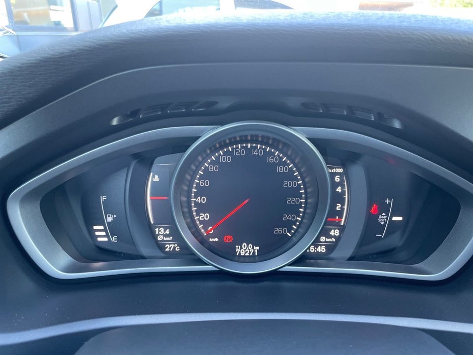Volvo V40 2,0 T3 152 Momentum 5d