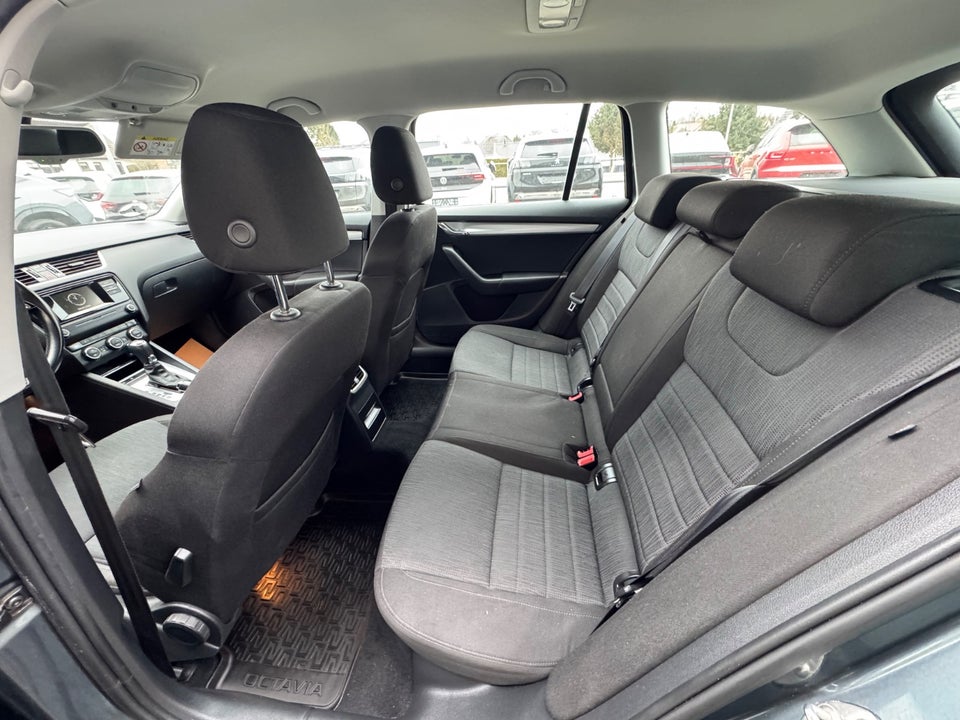 Skoda Octavia 1,6 TDi 110 Style Combi DSG 5d