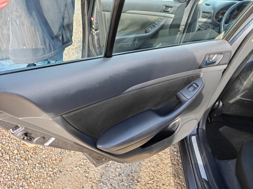 Toyota Avensis 2,0 D-4D Sol stc. 5d