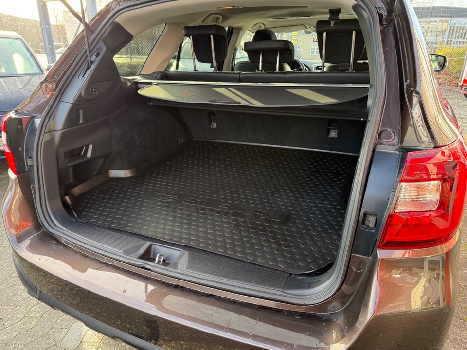 Subaru Outback 2,5 Summit CVT 5d