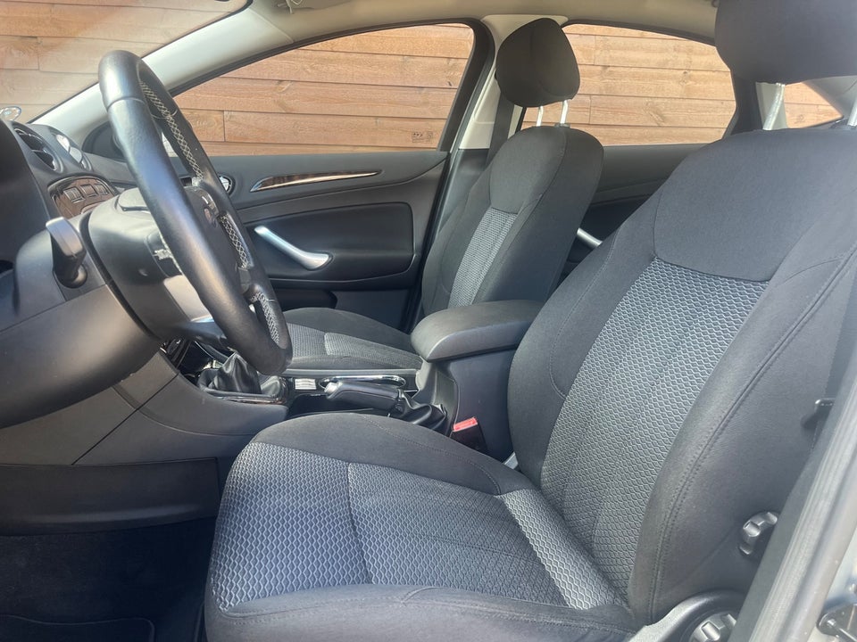 Ford Mondeo 2,0 TDCi 130 Ghia 5d