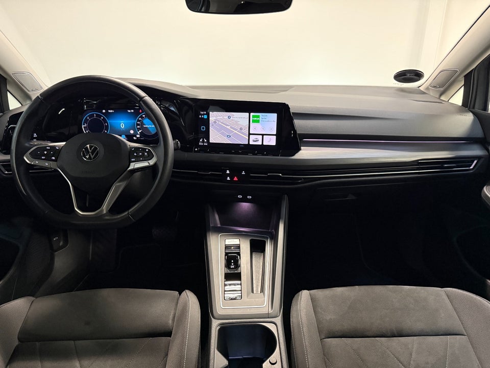 VW Golf VIII 2,0 TDi 150 Style DSG 5d
