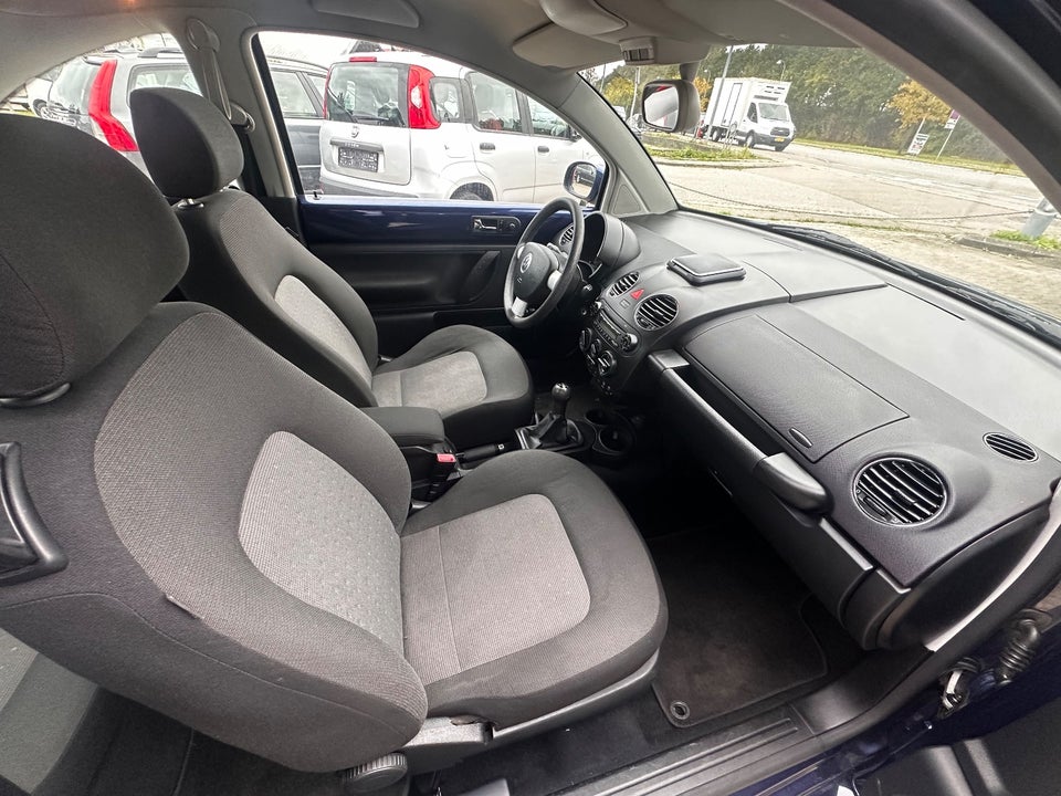 VW New Beetle 1,6 Trendline 2d